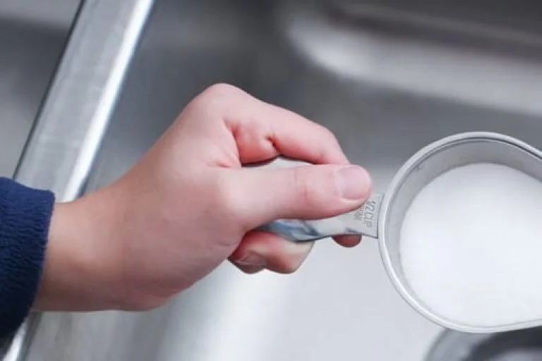 How To Deodorise a Smelly Drain
